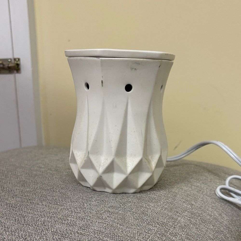 Scentsy White Geometric Candle Holder